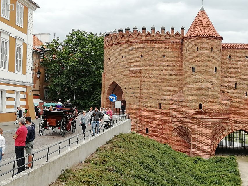 Warsaw: 2-Hour Old Town Walking Tour - Meeting the guide on the Royal Route