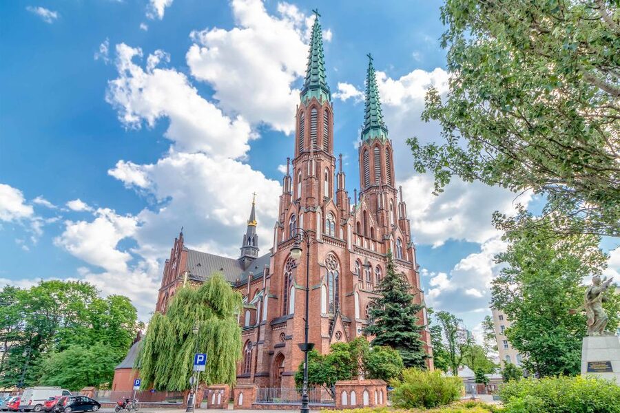 Warsaw: 2-Hour Praga Walking Tour - From communist apartment blocks to new creative spaces