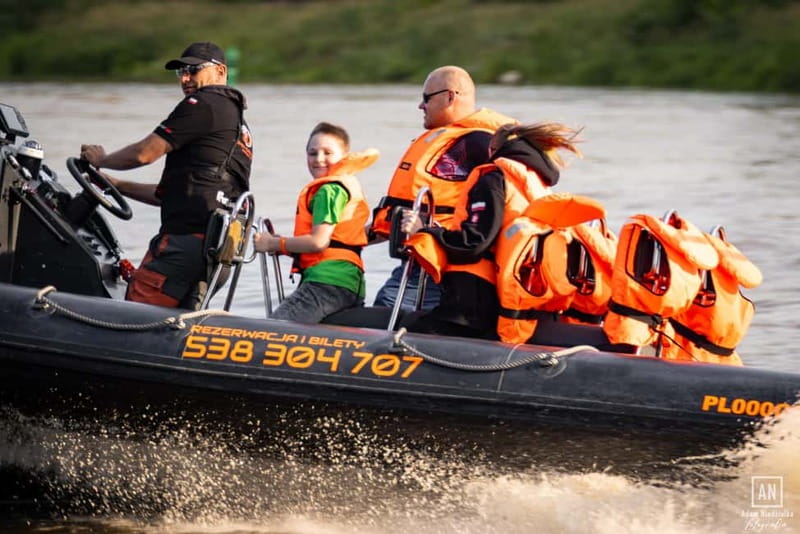 Warsaw: Adrenaline Ride on the Vistula River (Wisła) - Finding the black John Dragon boat
