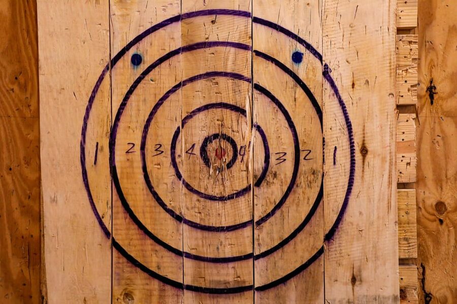 Warsaw: Axe Throwing Experience - Five Throws Make One Round