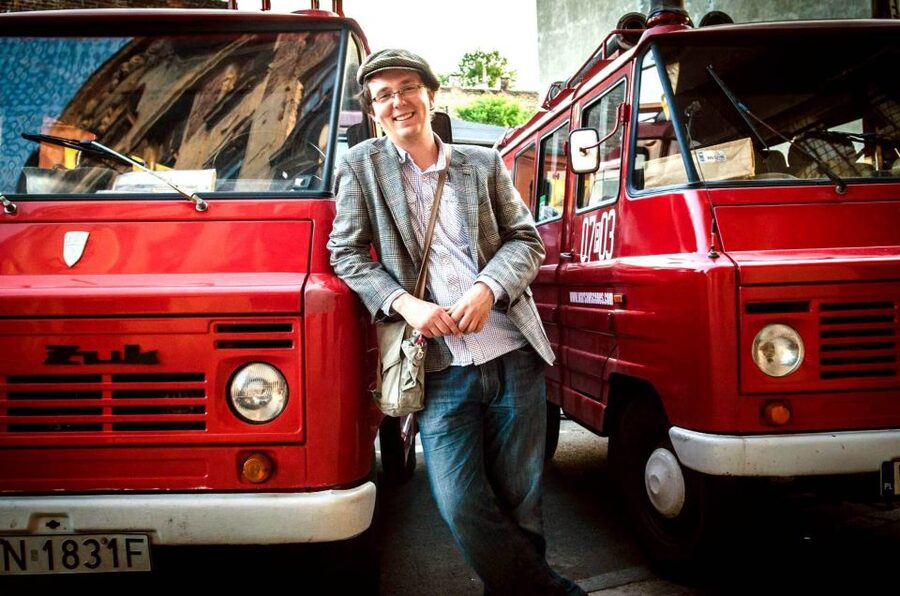 Warsaw: Behind the Scenes City Tour with Hotel Pickup - Crossing the Vistula to old Praga