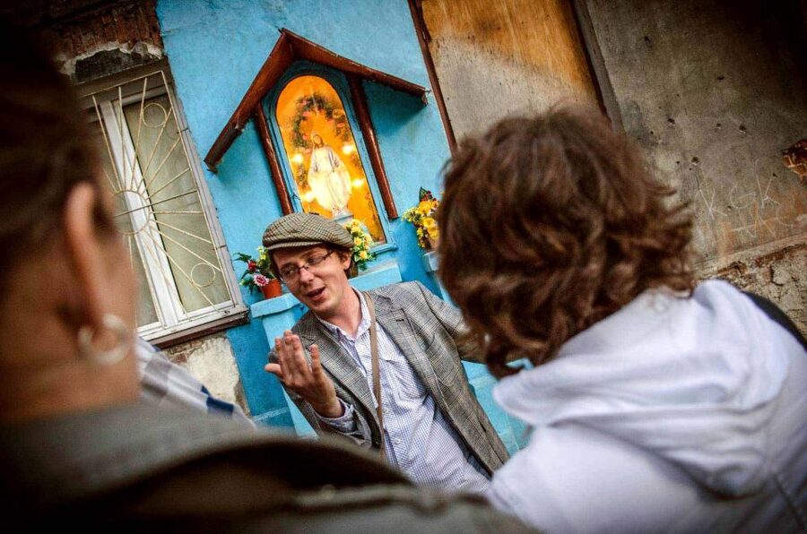 Warsaw: Behind the Scenes City Tour with Hotel Pickup - What the three-hour format gives you