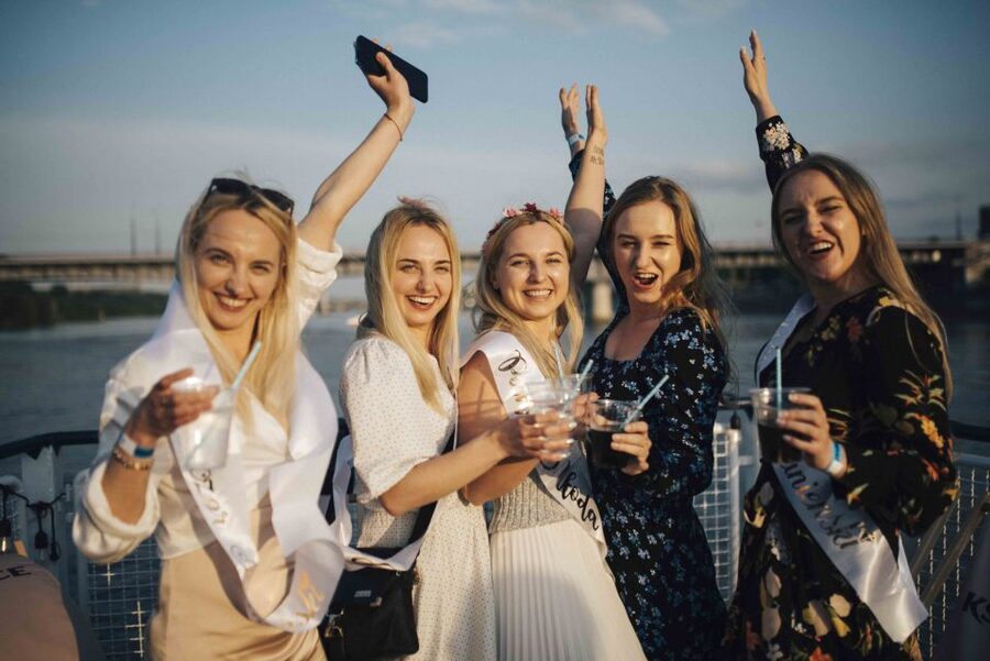 Warsaw: Boat Party with Unlimited Drinks &VIP Club Entrance - Key details at a glance