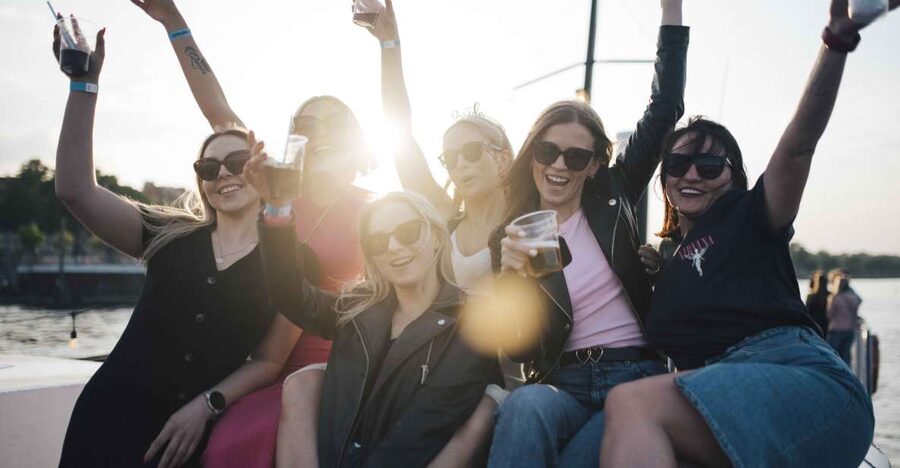 Warsaw: Boat Party with Unlimited Drinks &VIP Club Entrance - What this Warsaw night out actually includes