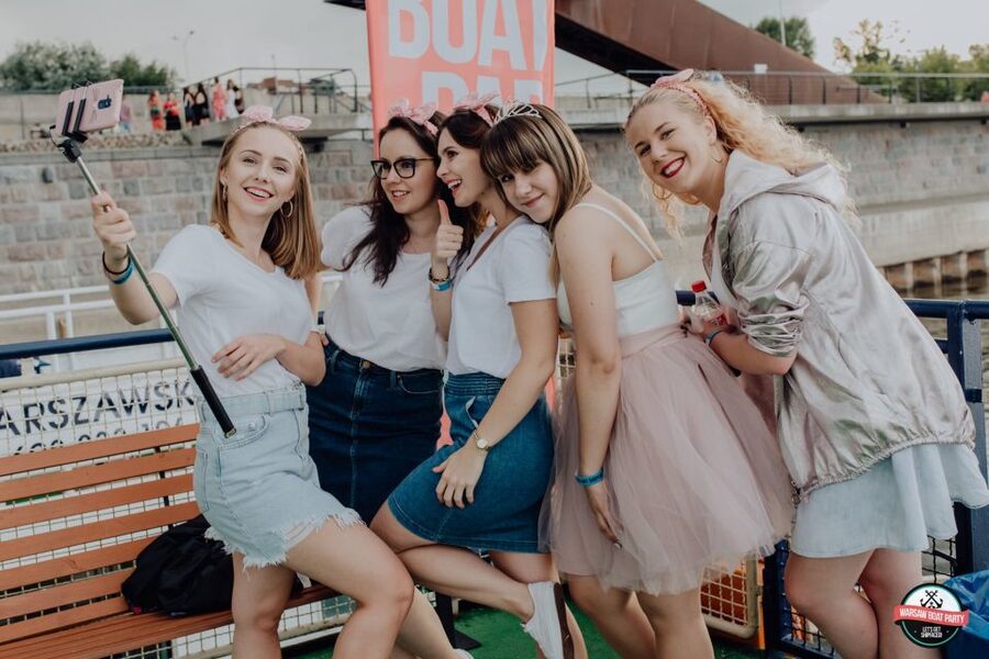 Warsaw: Boat Party with Unlimited Drinks &VIP Club Entrance - Returning to shore for the pub crawl