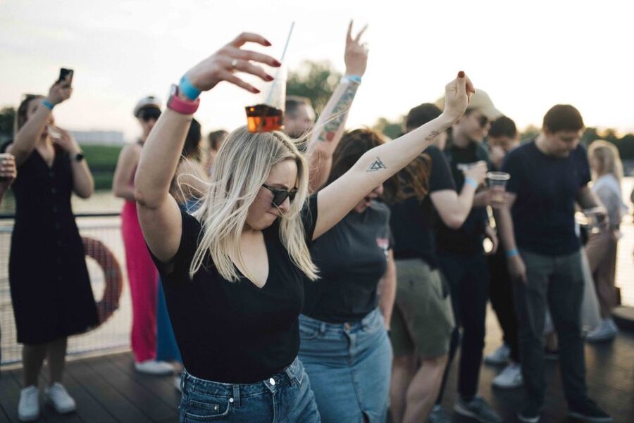 Warsaw: Boat Party with Unlimited Drinks &VIP Club Entrance - Meeting the group at Barka Warszawska
