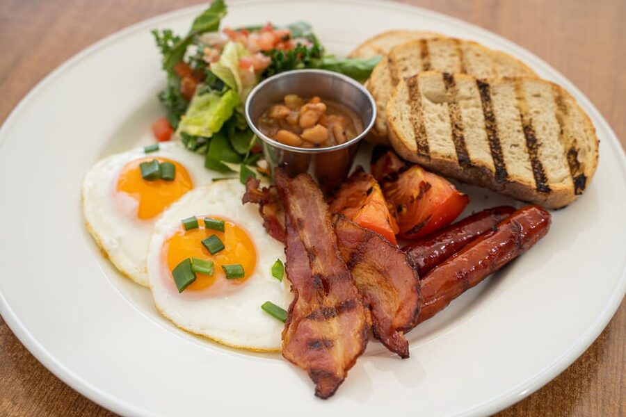 Warsaw: Breakfast at Hard Rock Cafe - What the $12 price really covers