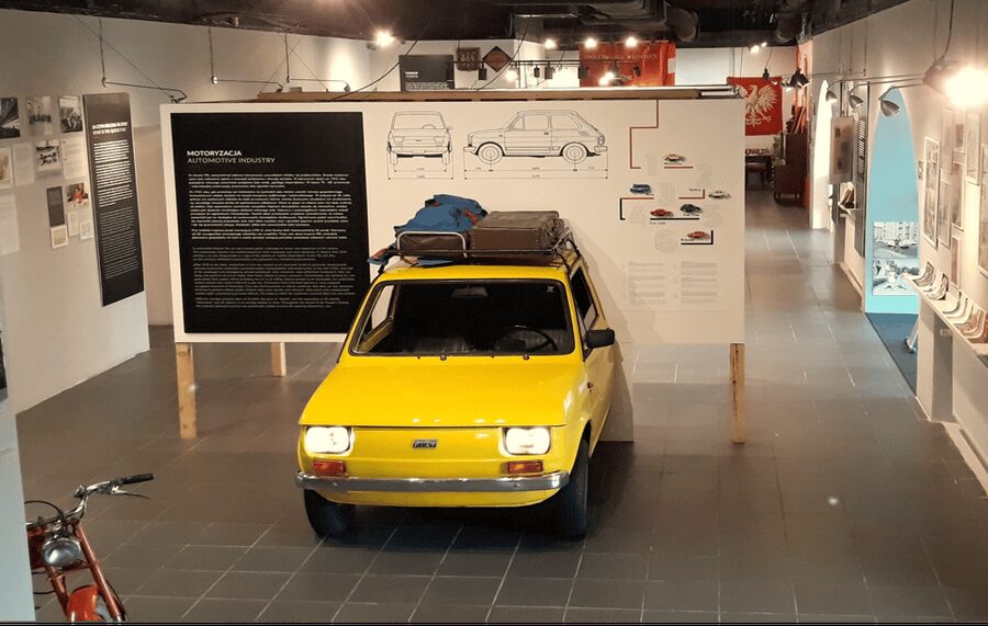 Warsaw: Communism Tour in an Original Socialist Van - The guide makes or breaks the three-hour route