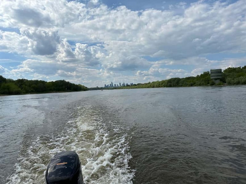 Warsaw: cruise on the Vistula - Prague City Beach and the broad river view