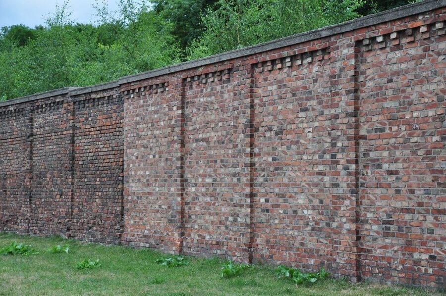 Warsaw Daily Jewish Ghetto Guided Tour with Jewish Cemetery - Key points to know before you book