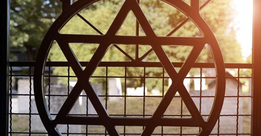 Warsaw Daily Jewish Ghetto Guided Tour with Jewish Cemetery - Muranow and the city built over the ghetto