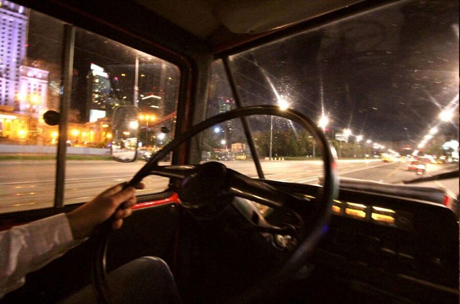 Warsaw: Evening History and Pubs Tour by Retro Minibus - Why the retro minibus matters