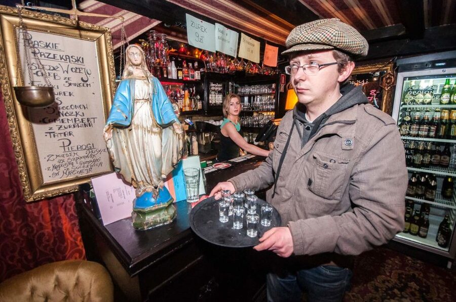 Warsaw: Evening History and Pubs Tour by Retro Minibus - The Pavilions: small bars with a student spirit