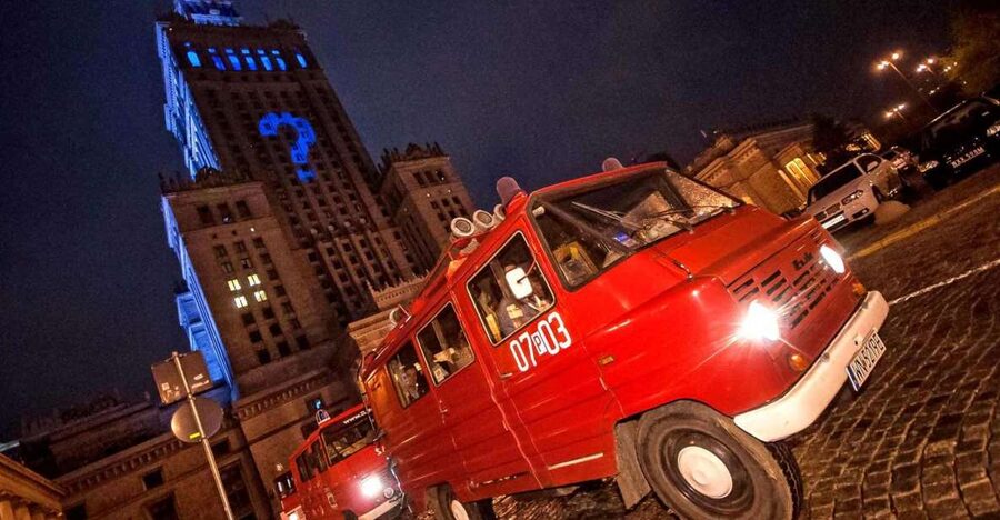 Warsaw: Evening History and Pubs Tour by Retro Minibus - Grzybowski Square and Warsaw’s difficult century