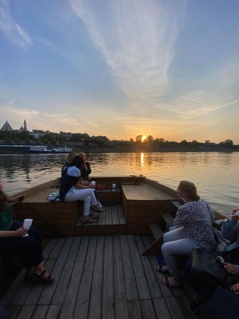 Warsaw: Evening Vistula Cruise with Welcome Drink - First sights: Copernicus Science Center and the Museum of Modern Art