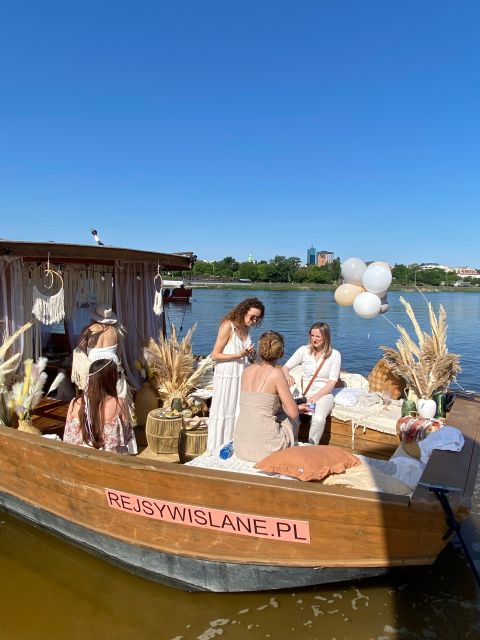 Warsaw: Evening Vistula Cruise with Welcome Drink - What the $27 price really buys you
