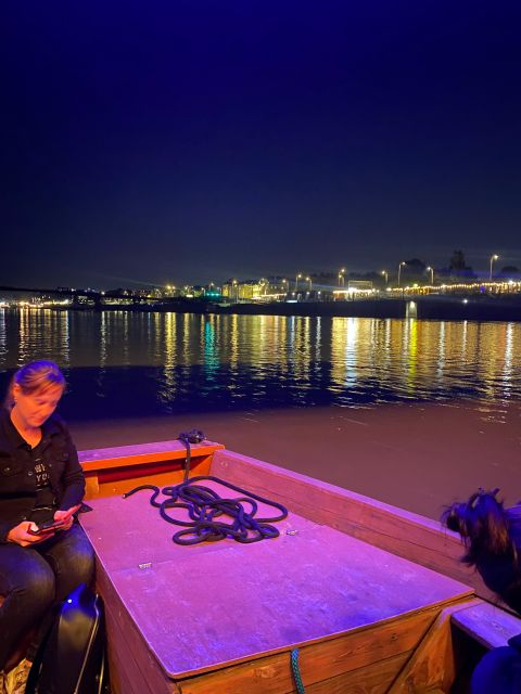 Warsaw: Evening Vistula Cruise with Welcome Drink - Finding the Mermaid Monument and the right boat
