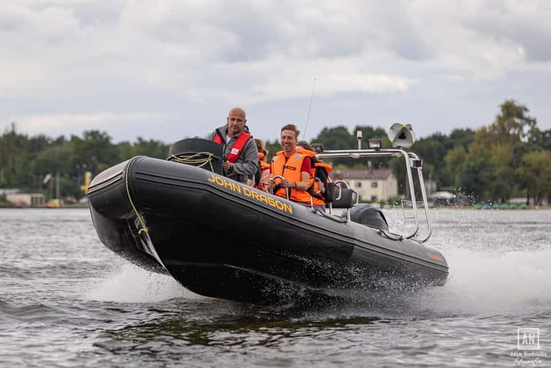 Warsaw: Explore the Vistula on Its Longest Speedboat Route - The fast sections: sharp turns, spray, and open water