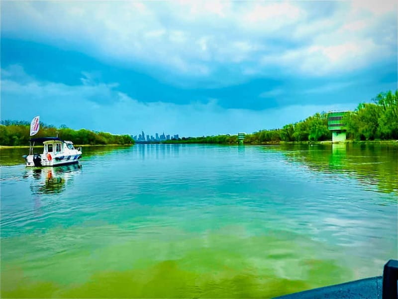 Warsaw: Explore the Vistula on Its Longest Speedboat Route - Leaving Czerniakowski Port and reaching the first bridges