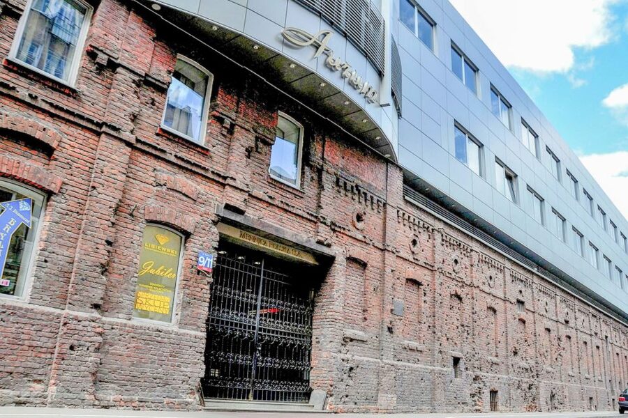 Warsaw: Ghetto, Jewish Cemetery & POLIN Museum Private Tour - Umschlagplatz and the end of the two-hour route