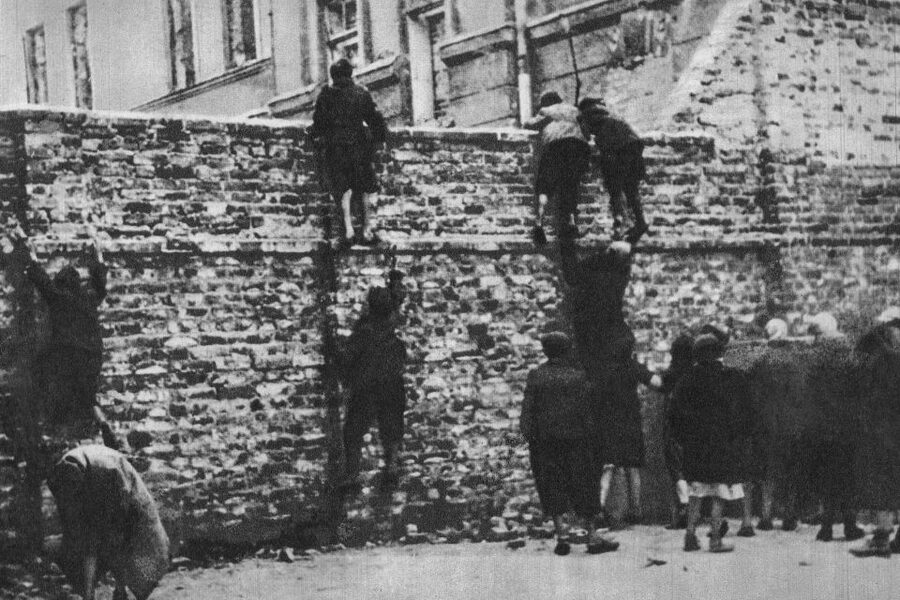 Warsaw: Ghetto, Jewish Cemetery & POLIN Museum Private Tour - POLIN Museum on the five-hour option