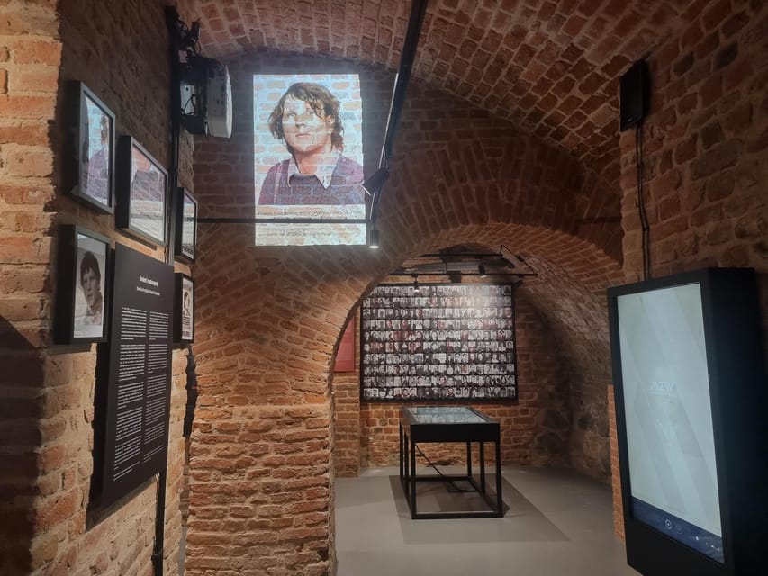 Warsaw: Guided tour of the Cold War Museum - A Cold War museum with a serious address