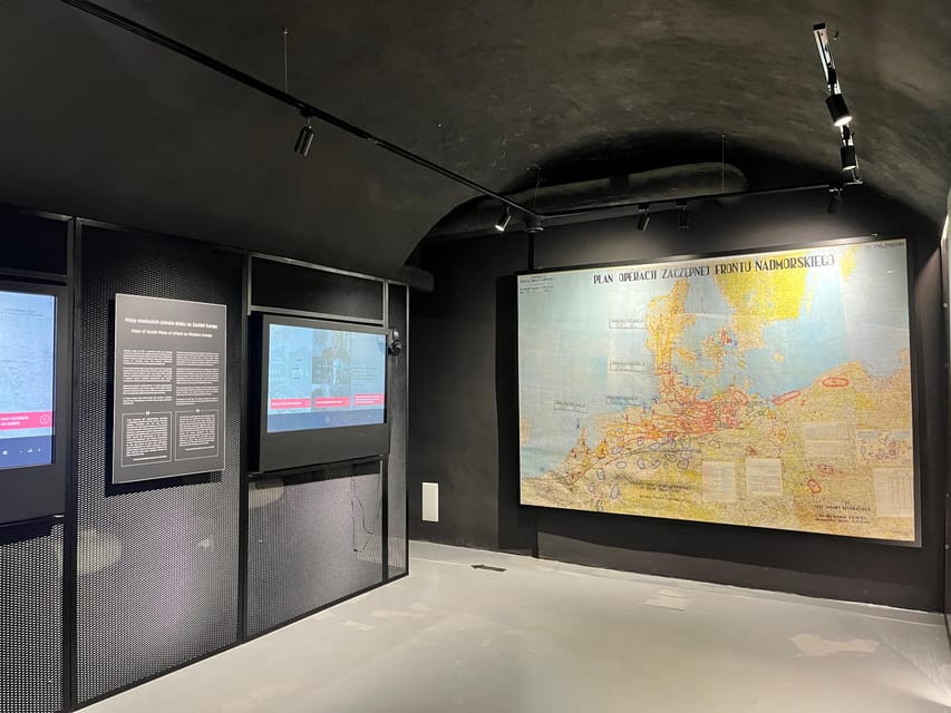 Warsaw: Guided tour of the Cold War Museum - Space flights and the hologram station