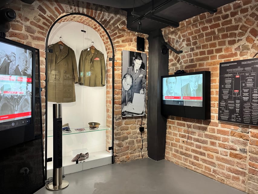 Warsaw: Guided tour of the Cold War Museum - How the guided visit unfolds