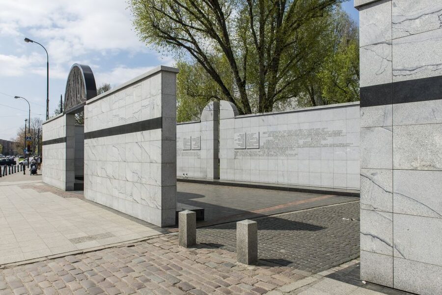 Warsaw: Jewish Heritage 4-Hour Private Tour - Language, timing, and practical planning