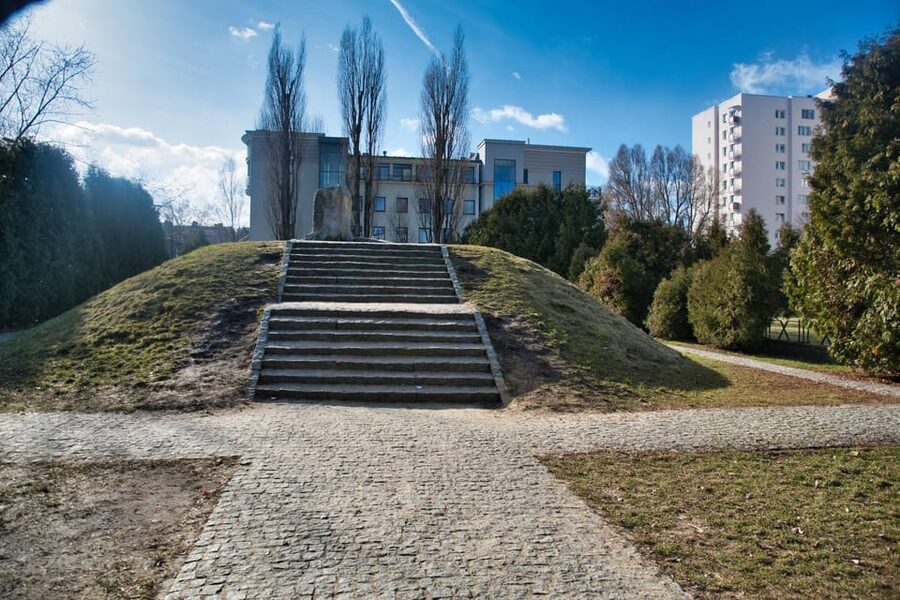 Warsaw: Jewish Heritage & Holocaust Walking Tour - Starting with medieval Jewish life in Warsaw