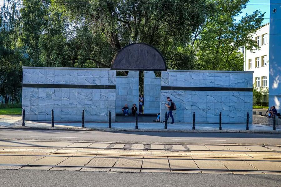 Warsaw: Jewish History Guided Walking Tour in English - Starting at Grzybowski Square