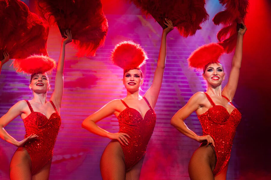 Warsaw: Live Show at Sabat Theatre - Who will enjoy this Warsaw night out
