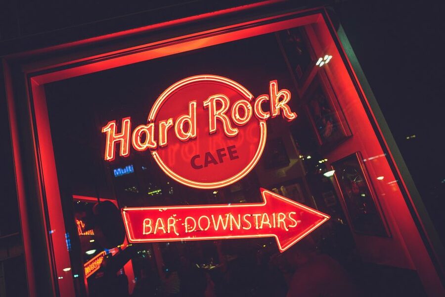 Warsaw: Lunch or dinner at Hard Rock Cafe with Skip-the-Line - A central meal beside Warsaw’s Palace of Culture