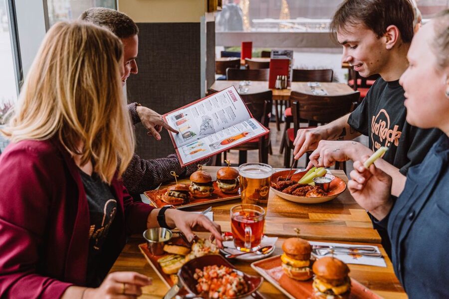 Warsaw: Lunch or dinner at Hard Rock Cafe with Skip-the-Line - Is $33 good value for a 90-minute meal?