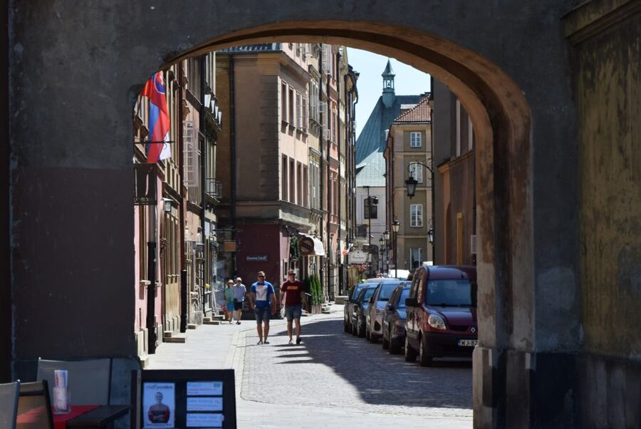 Warsaw: Old Town Guided Walking Tour - How the guides shape the experience