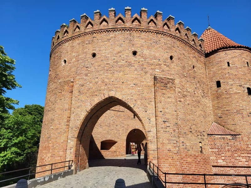Warsaw Old Town UNESCO HERITAGE walking tour in English - Why the local guide matters