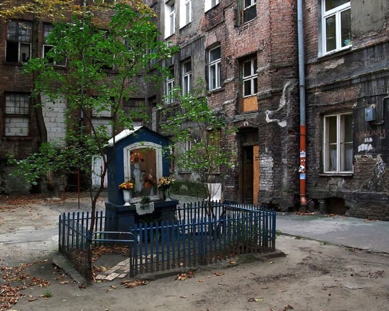 Warsaw: Praga District Tour with Vodka Museum and Tasting - Timing, comfort, and who should book