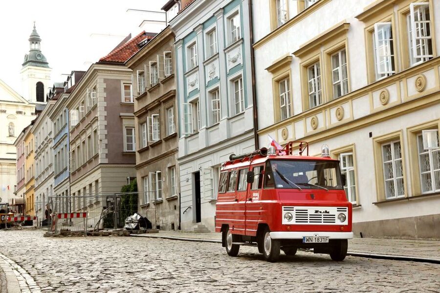 Warsaw: Private 3-Hour Tour by Communist Van - The Old Town and Royal Route for a first look