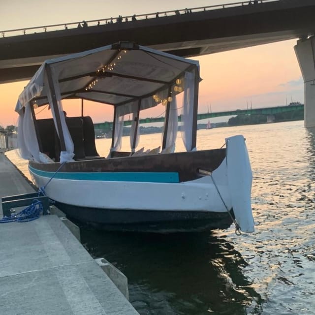 Warsaw: Scenic Cruise by Gondola on the Vistula River - From the Copernicus Center to Świętokrzyski Bridge