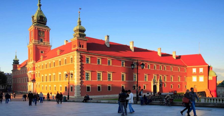 Warsaw: Skip-the-Line Royal Castle Guided Tour - Royal apartments, chambers, and paintings