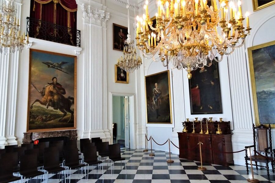 Warsaw: Skip-the-Line Wilanow Palace & Gardens Private Tour - What the skip-the-line benefit really means