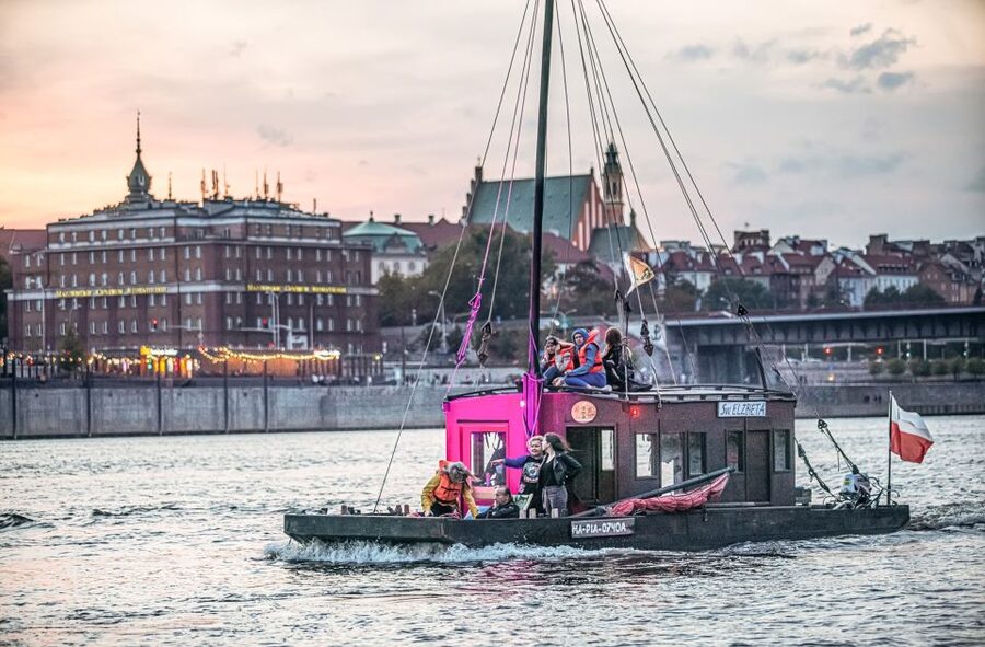 Warsaw: Traditional Galar Cruise on The Vistula River - Copernicus Science Center and the return to Marina Warszawa