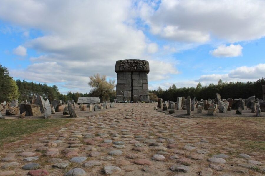Warsaw: Treblinka Heartbreaking Concentration Camp Tour - The guide can shape the whole experience