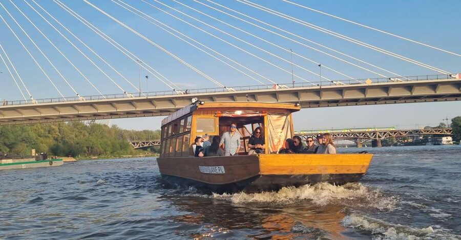 Warsaw: Vistula Cruise - The Copernicus Science Center and Museum of Modern Art