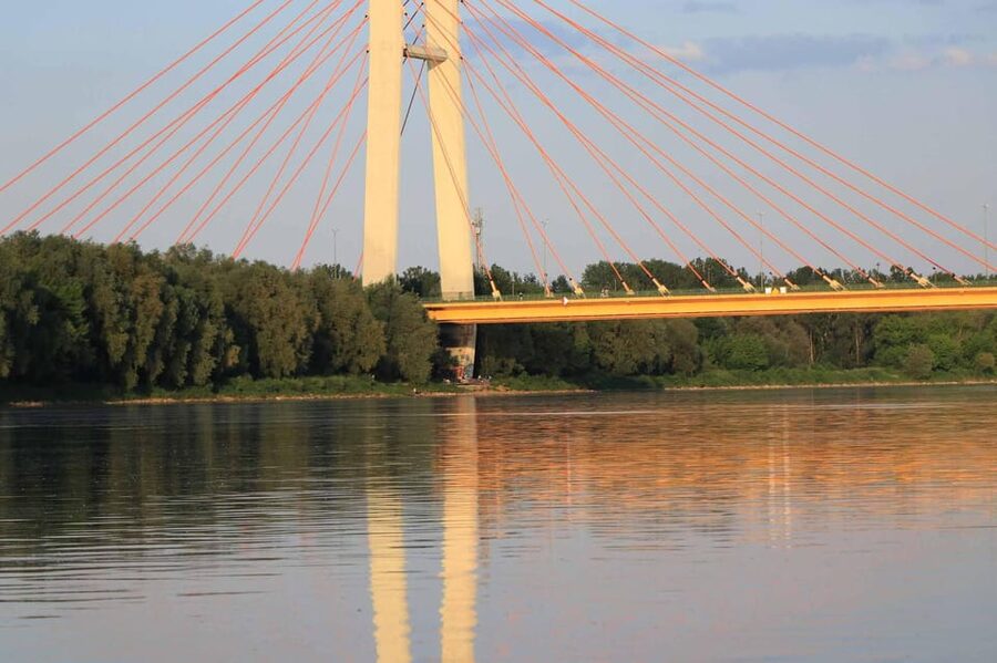 Warsaw: Vistula River Cruise with Your Music & City Views - The Mermaid, bridges, and Warsaw’s modern riverfront