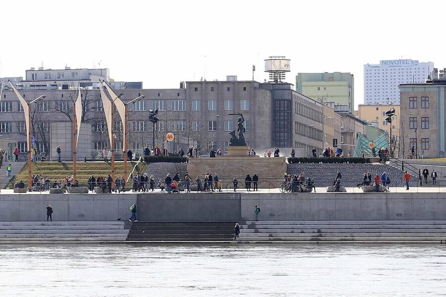 Warsaw: Vistula River Cruise with Your Music & City Views - The protected Vistula and its wildlife