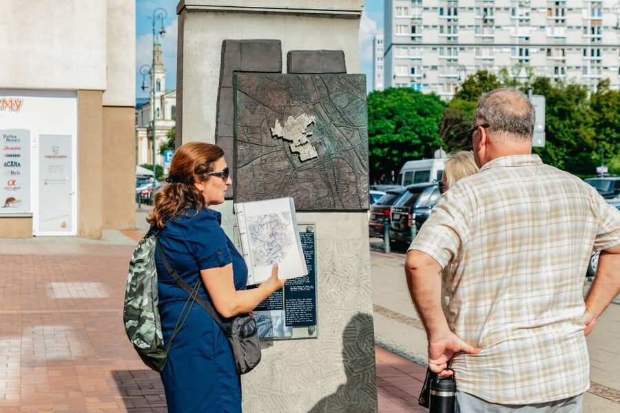 Warsaw: Warsaw Ghetto Private Walking Tour with Hotel Pickup - The Umschlagplatz and the machinery of deportation