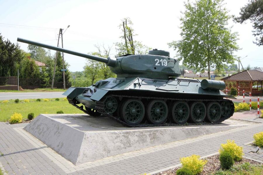 Warsaw: WWII Private Tour by Retro Minibus with Hotel Pickup - Guides, storytelling, and the value of a private group