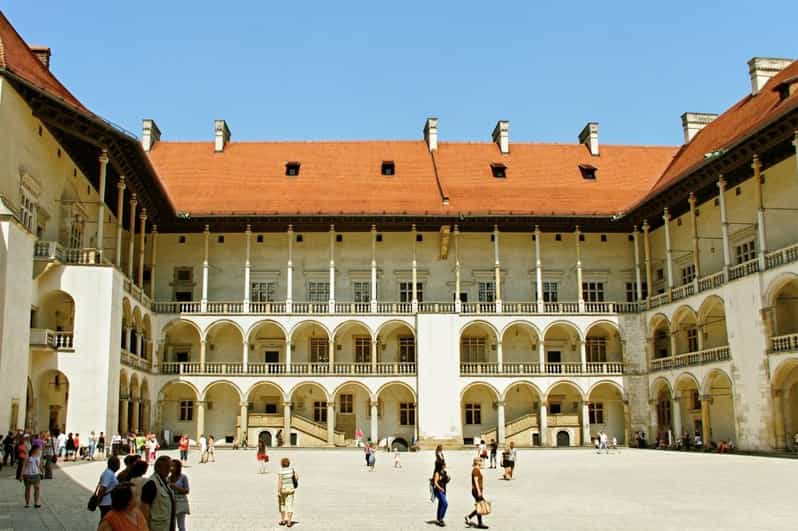 Wawel Castle and Cathedral Guided Tour - What the two-hour format does well
