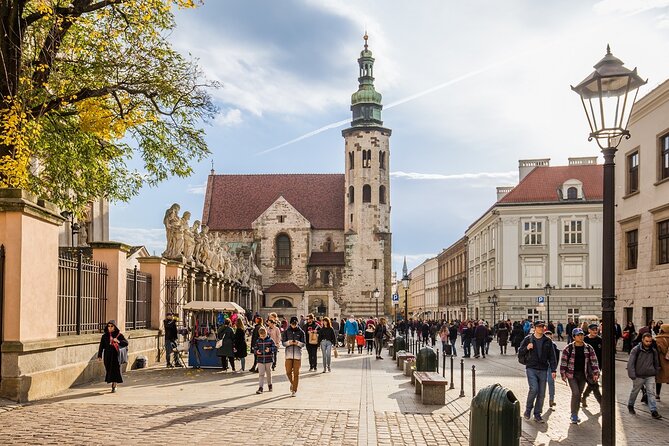 Wawel Castle and Cathedral with St Mary Basilica tour - St Mary’s Basilica saves its finest artwork for last